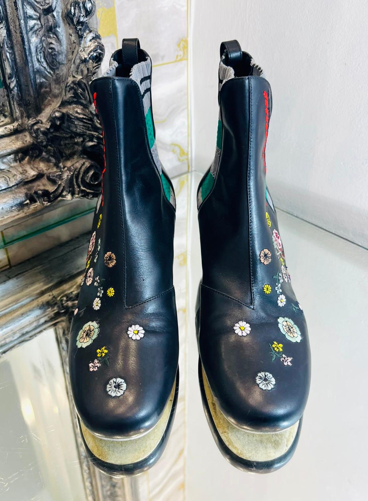 Fendi Floral Embroidered Leather Ankle Boots

Black boots designed with multicoloured floral embroideries.

Detailed with red stitching along elasticated knit inserts to the sides embellished with flower prints.

Featuring round toe and block heel.