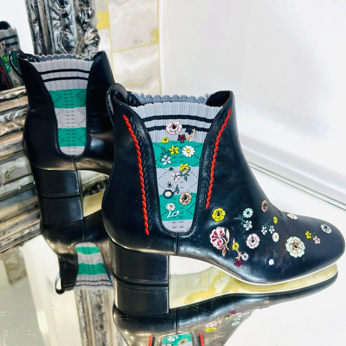 Fendi Floral Embroidered Leather Ankle Boots In Good Condition For Sale In London, GB