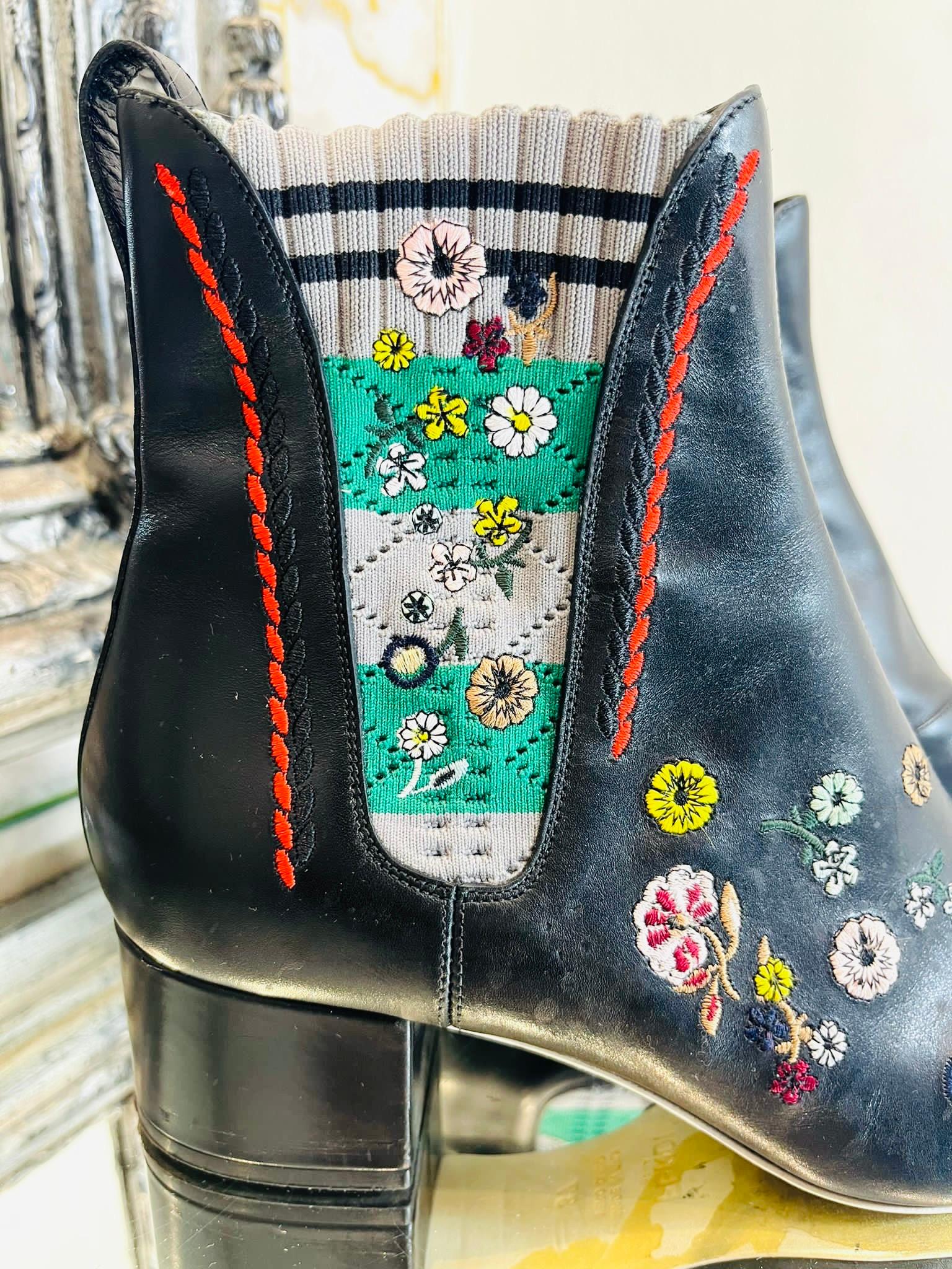 Fendi - Bottines en cuir brodé de fleurs Pour femmes en vente