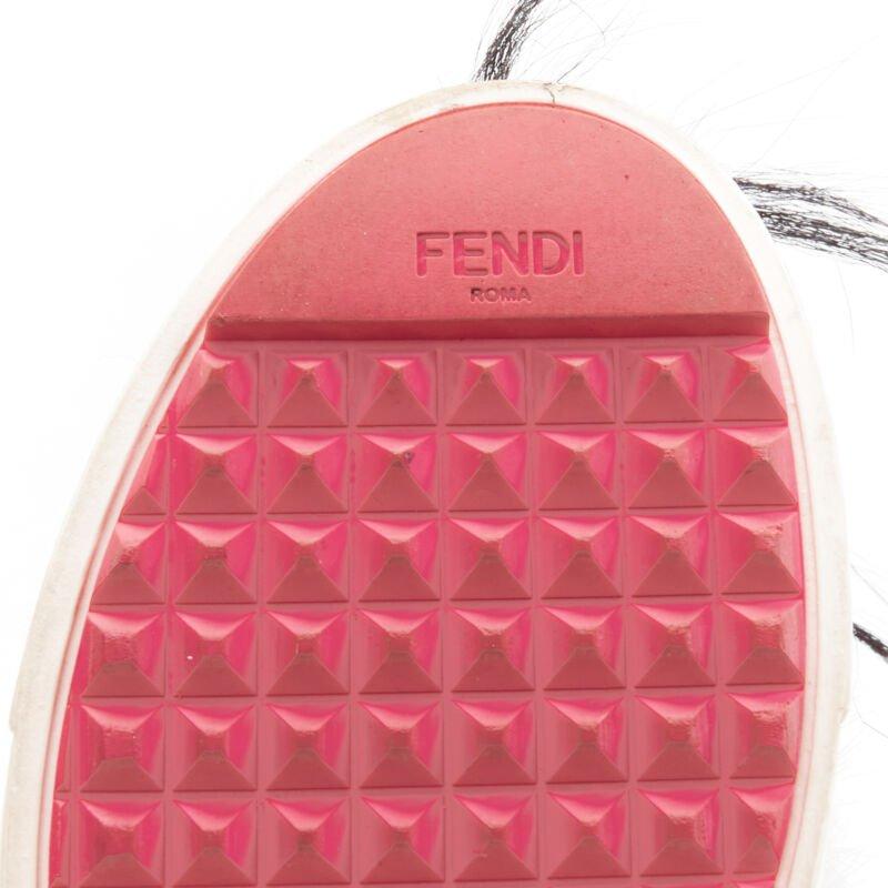 FENDI Flynn Rosa Nietenpullover aus bedrucktem Leder mit Mohawk- Pelzplatte EU37 im Angebot 6
