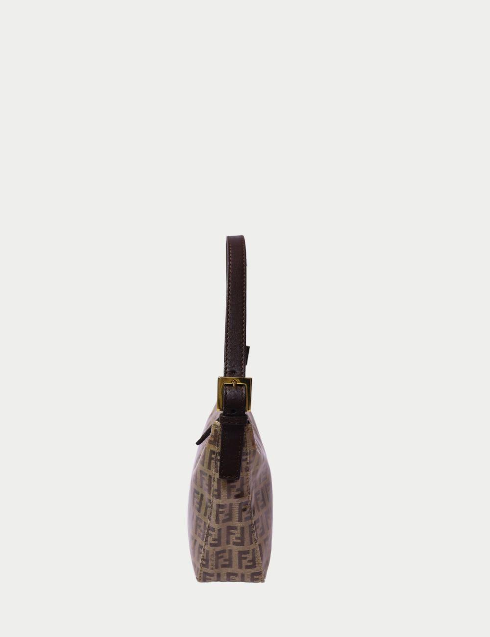 Fendi Mini Baguette in tela Coates

Un'icona senza tempo in versione mini: questa borsa a tracolla Fendi presenta la tipica stampa Zucca del marchio su una resistente tela rivestita con finitura lucida. Compatto ma di grande effetto, è il capo