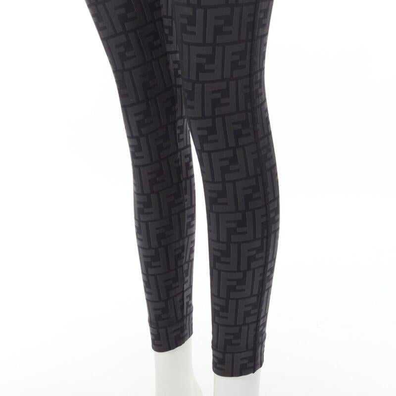 FENDI Forever FF Zucca monogramme noir soutien-gorge top legging pantalon XS en vente 4