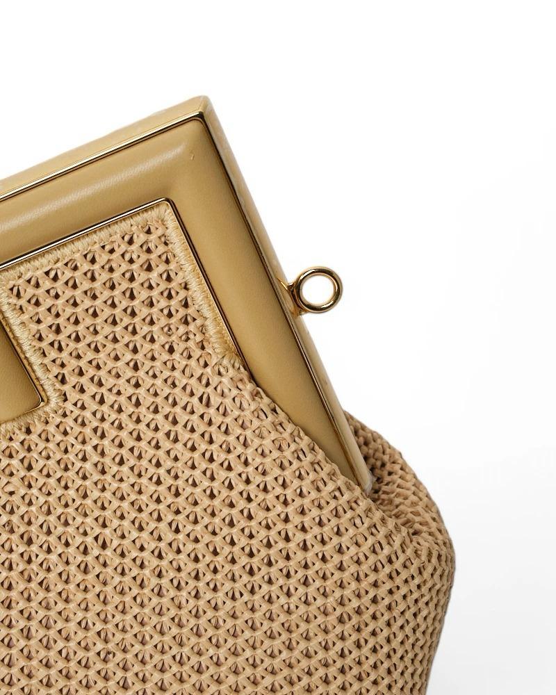 Fendi Frist Midi Macrame en raphia Beige en vente 6