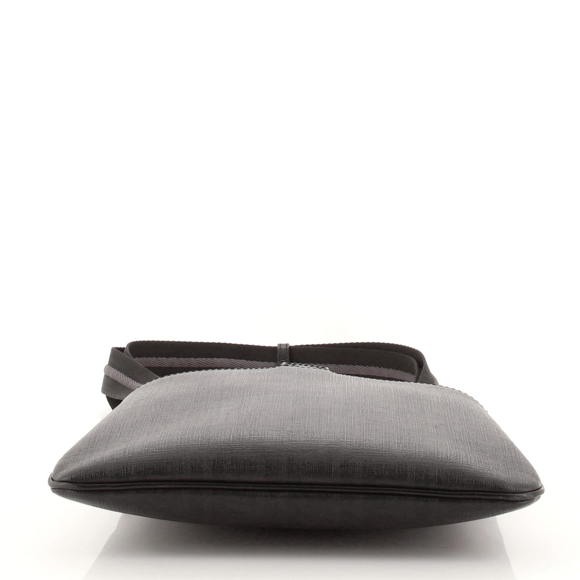 Fendi Front Pocket Messenger Bag Zucca aus beschichtetem Segeltuch Medium für Damen oder Herren