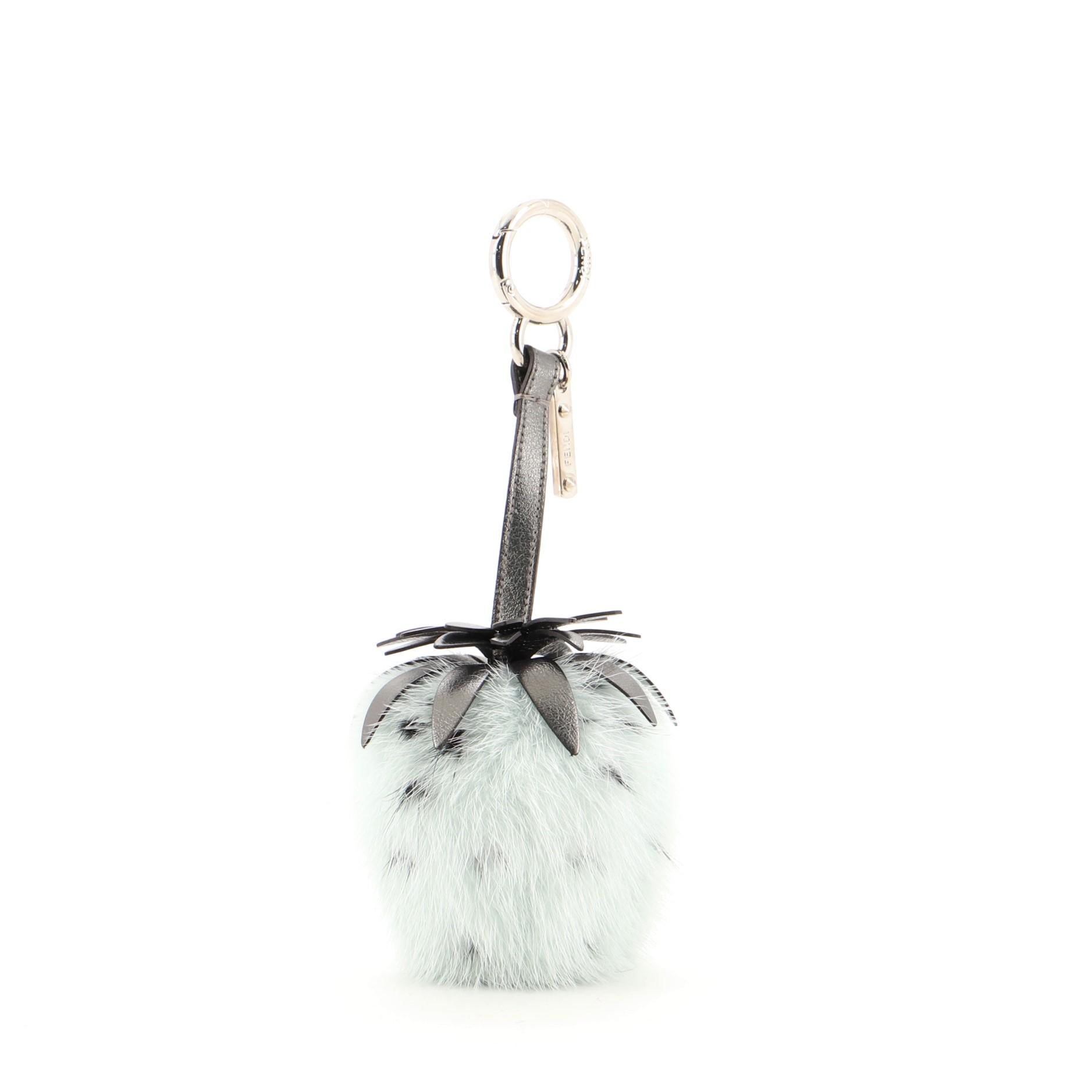 Fendi Fruit Bag Charm Fur and Leather
Gray Green Fur Leather

Condition Details: Cracking on strap wax edge, scratches and tarnish on hardware.

51788MSC

Height 7