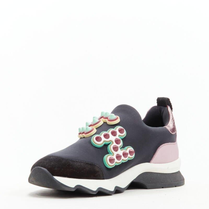 FENDI Fun Fair - Escarpins bas en néoprène noir et rose avec applique et logo en caoutchouc EU36 Pour femmes en vente