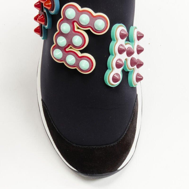 FENDI Fun Fair - Escarpins bas en néoprène noir et rose avec applique et logo en caoutchouc EU36 en vente 2