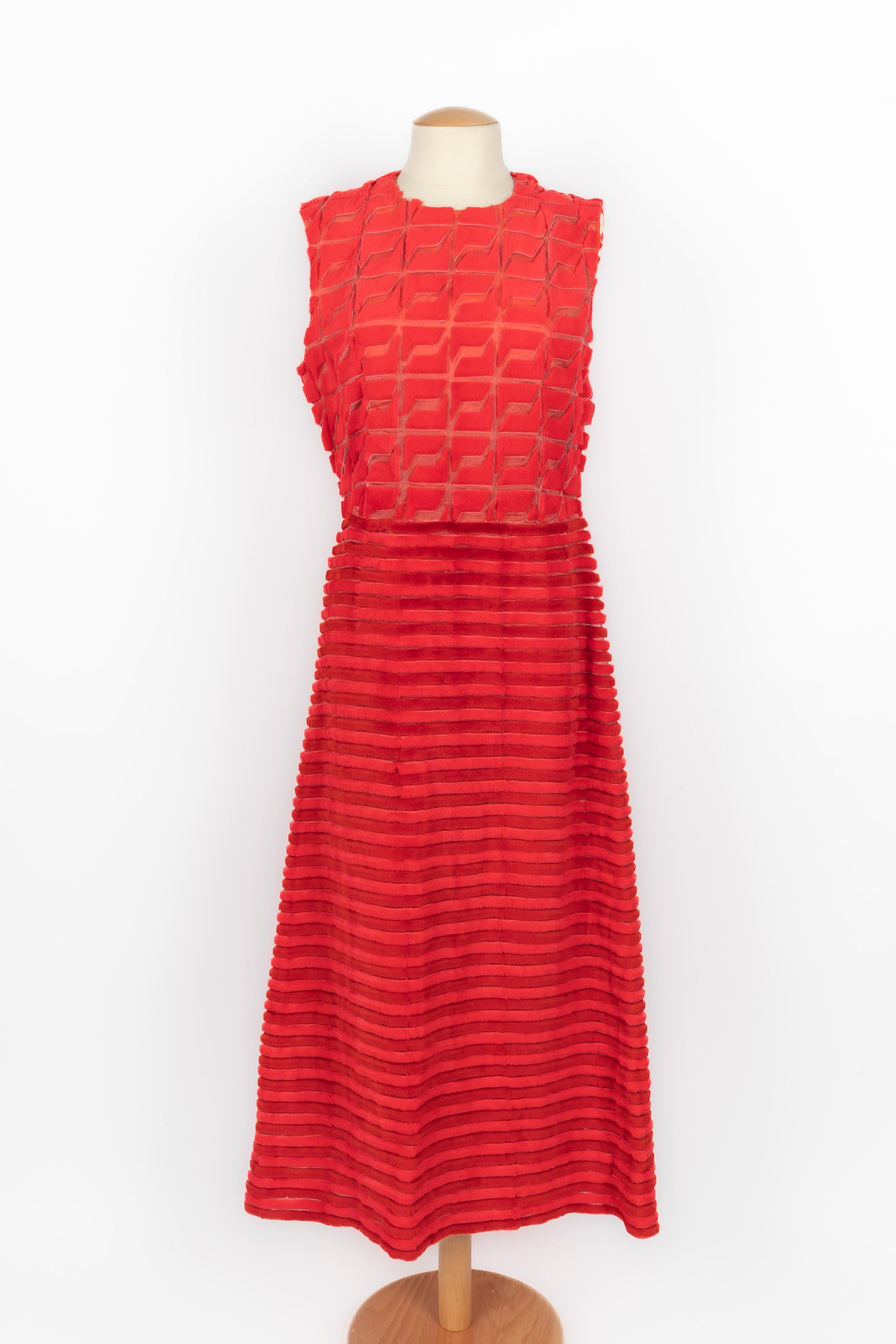 FENDI - (Made in Italy) Red mink dress. Size 46IT. 2014 Spring-Summer Collection under the artistic direction of Karl Lagerfeld.

Condition:
Very good condition

Dimensions:
Chest: 45 cm - Waist: 39 cm - Length: 133 cm

SKU:VR416