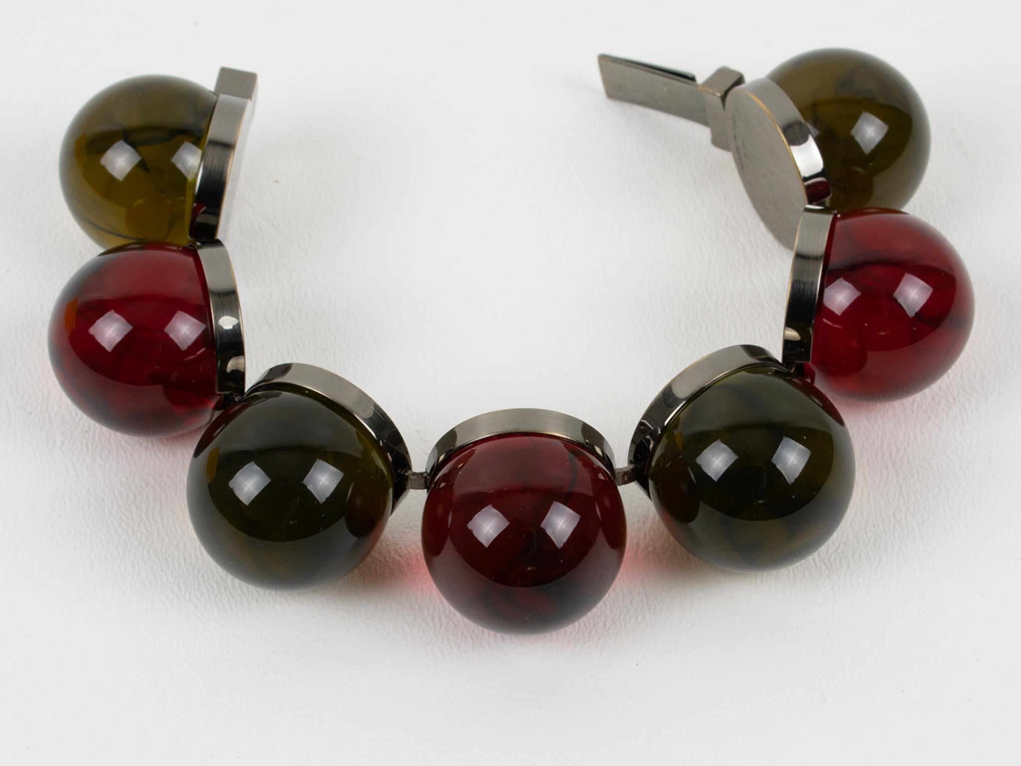 Pulsera de eslabones de resina acrílica y bronce de cañón con burbujas geométricas Fendi en caja en venta 10