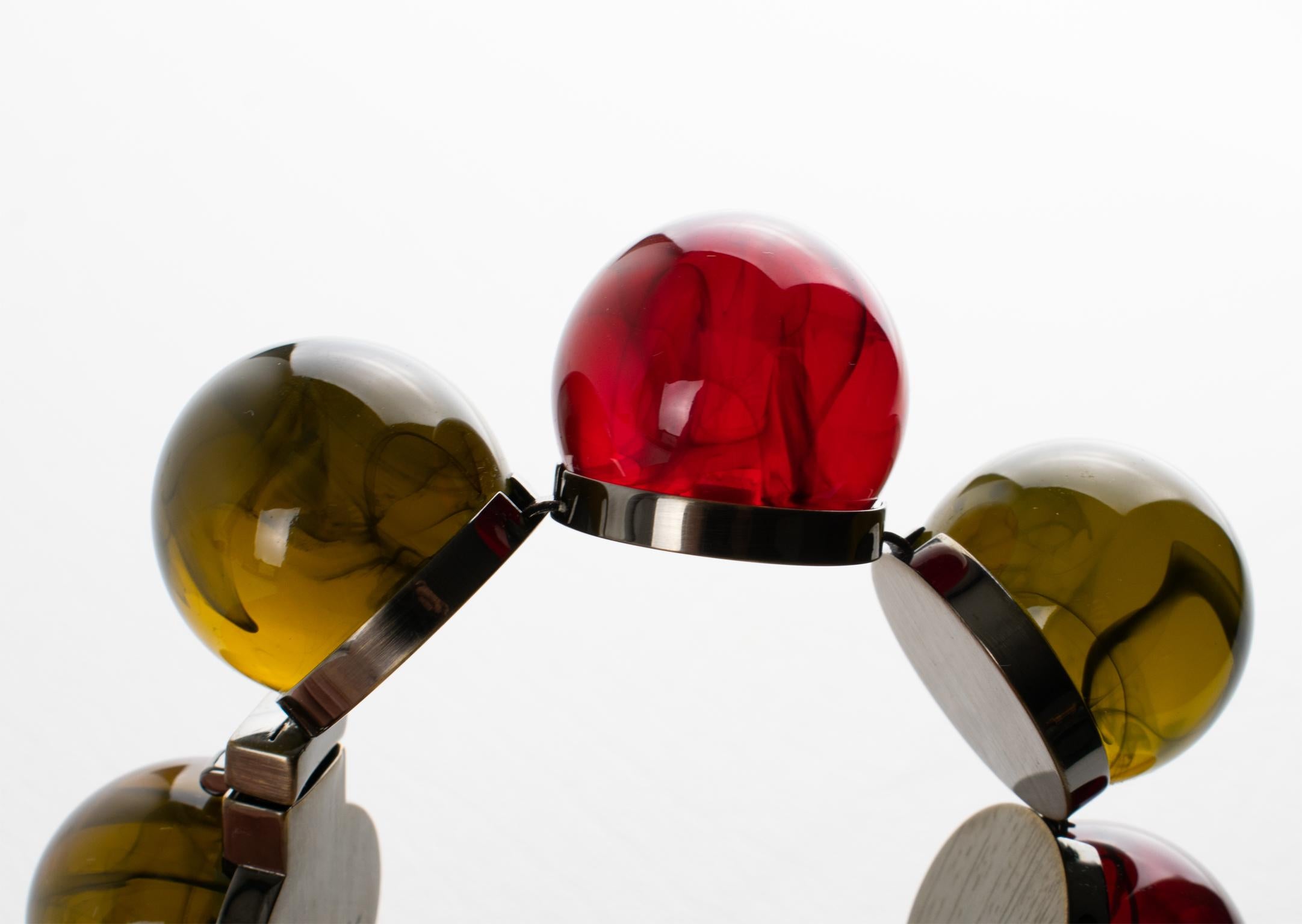 Pulsera de eslabones de resina acrílica y bronce de cañón con burbujas geométricas Fendi en caja en venta 14