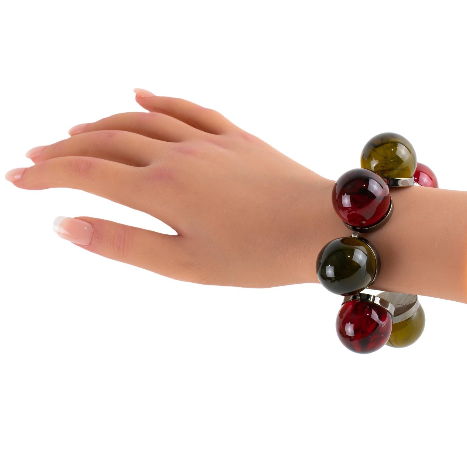 Pulsera de eslabones de resina acrílica y bronce de cañón con burbujas geométricas Fendi en caja en venta 15