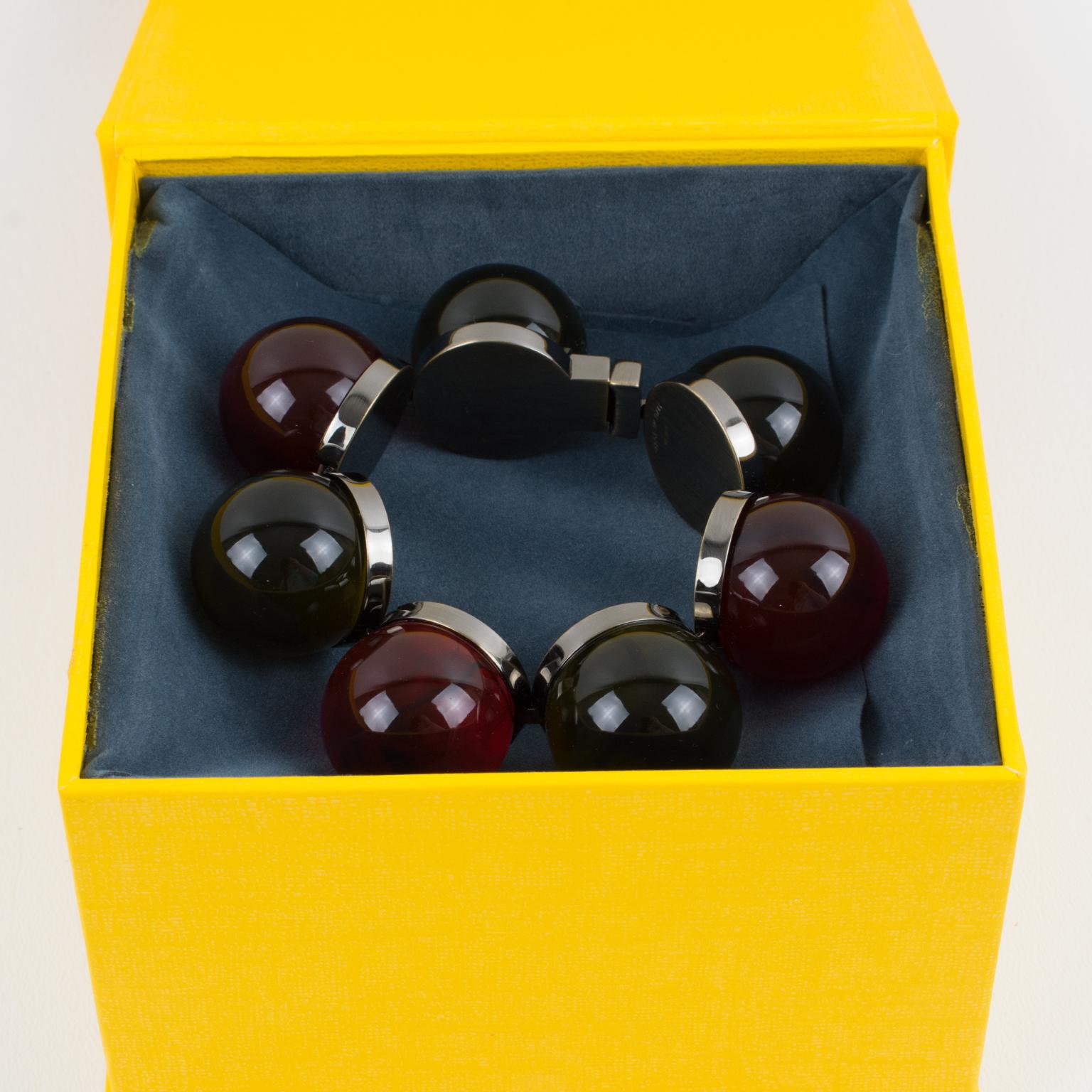 Femenino o masculino Pulsera de eslabones de resina acrílica y bronce de cañón con burbujas geométricas Fendi en caja en venta