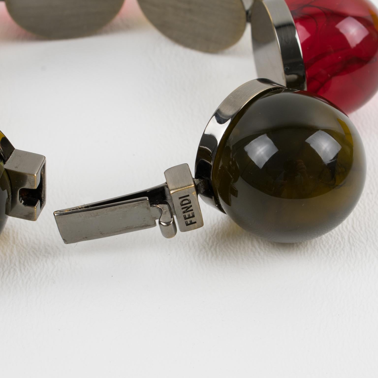 Pulsera de eslabones de resina acrílica y bronce de cañón con burbujas geométricas Fendi en caja en venta 3
