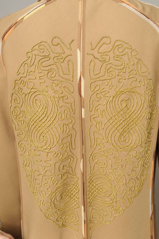 Coates con perline dorate e ricami in soutache dorate in vendita 2