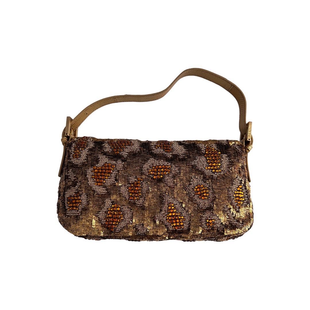 Golden shining stunning Fendi baguette
Breathe taking pretty
No noticeable stains or flaws
Clean interior
Minor signs of worn
Lizard skin trimmed
Golden crystal double F buckle
