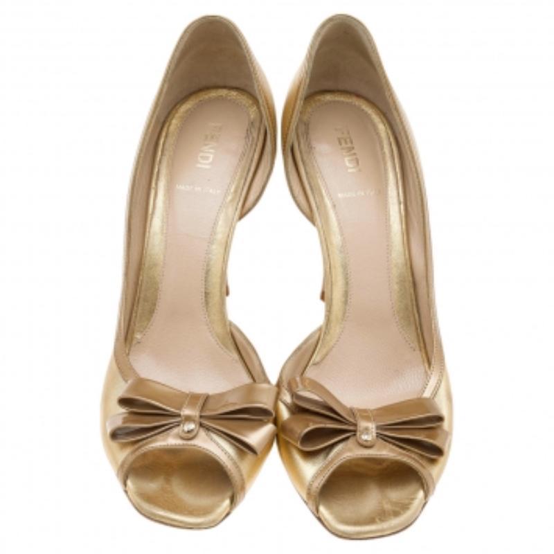 Fendi Pumps con fiocco in pelle oro misura 38,5 In condizioni discrete in vendita a Dubai, Al Qouz 2