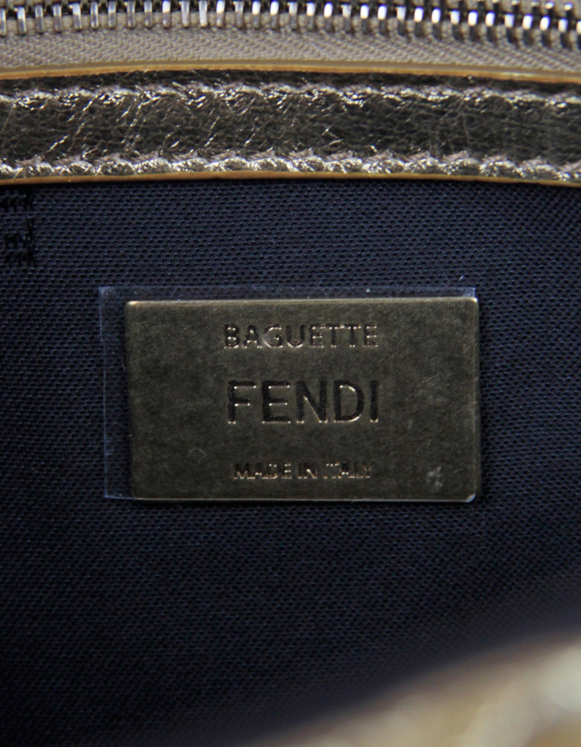 Fendi Baguette NM Tasche mit zwei Riemen aus goldenem Leder mit geprägtem Logo rt. $3.290 2