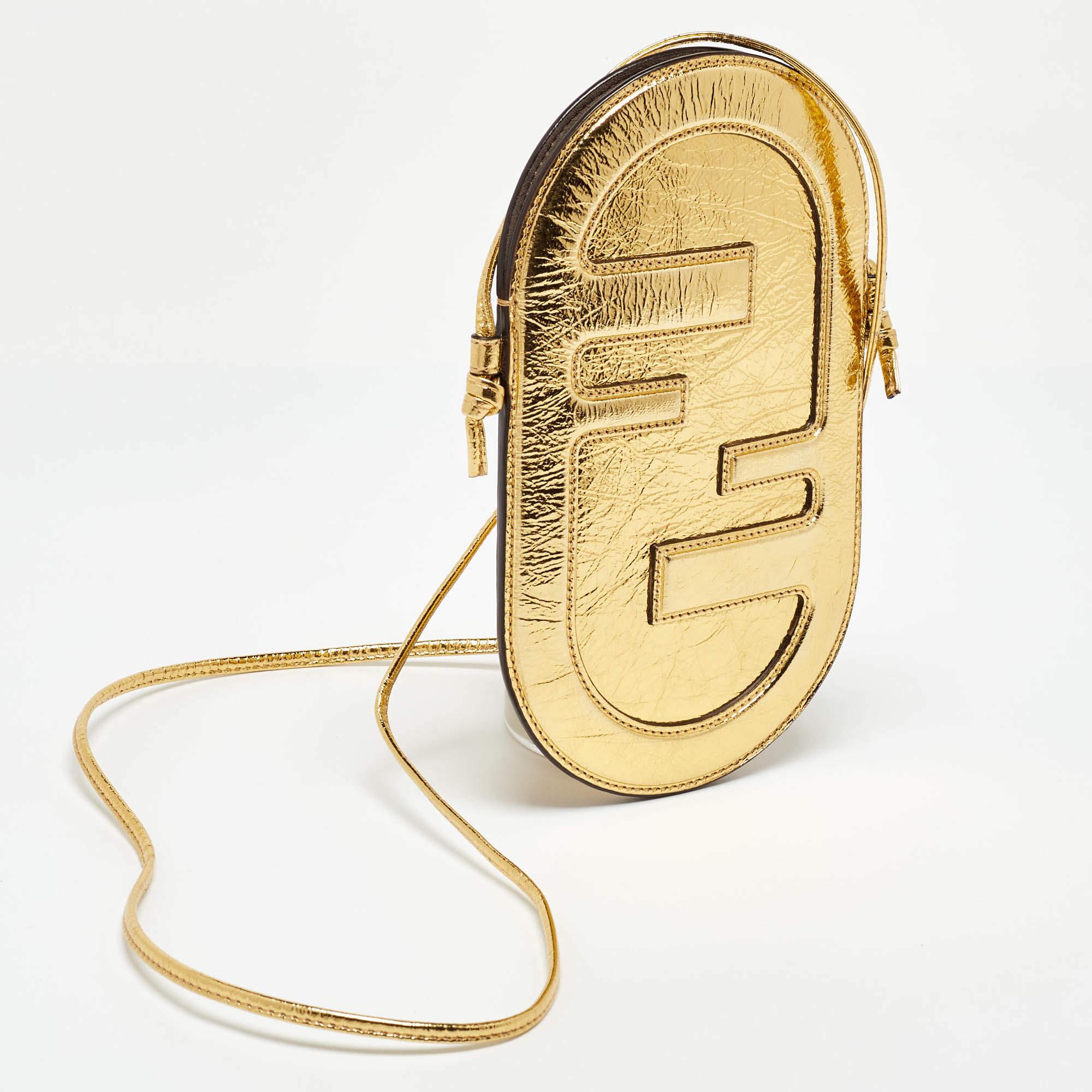 Fendi Gold Metallic Leather O'Lock Phone Pouch In Good Condition For Sale In Dubai, Al Qouz 2