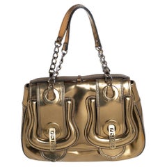 B-Umhängetasche aus verspiegeltem Leder von Fendi in Gold