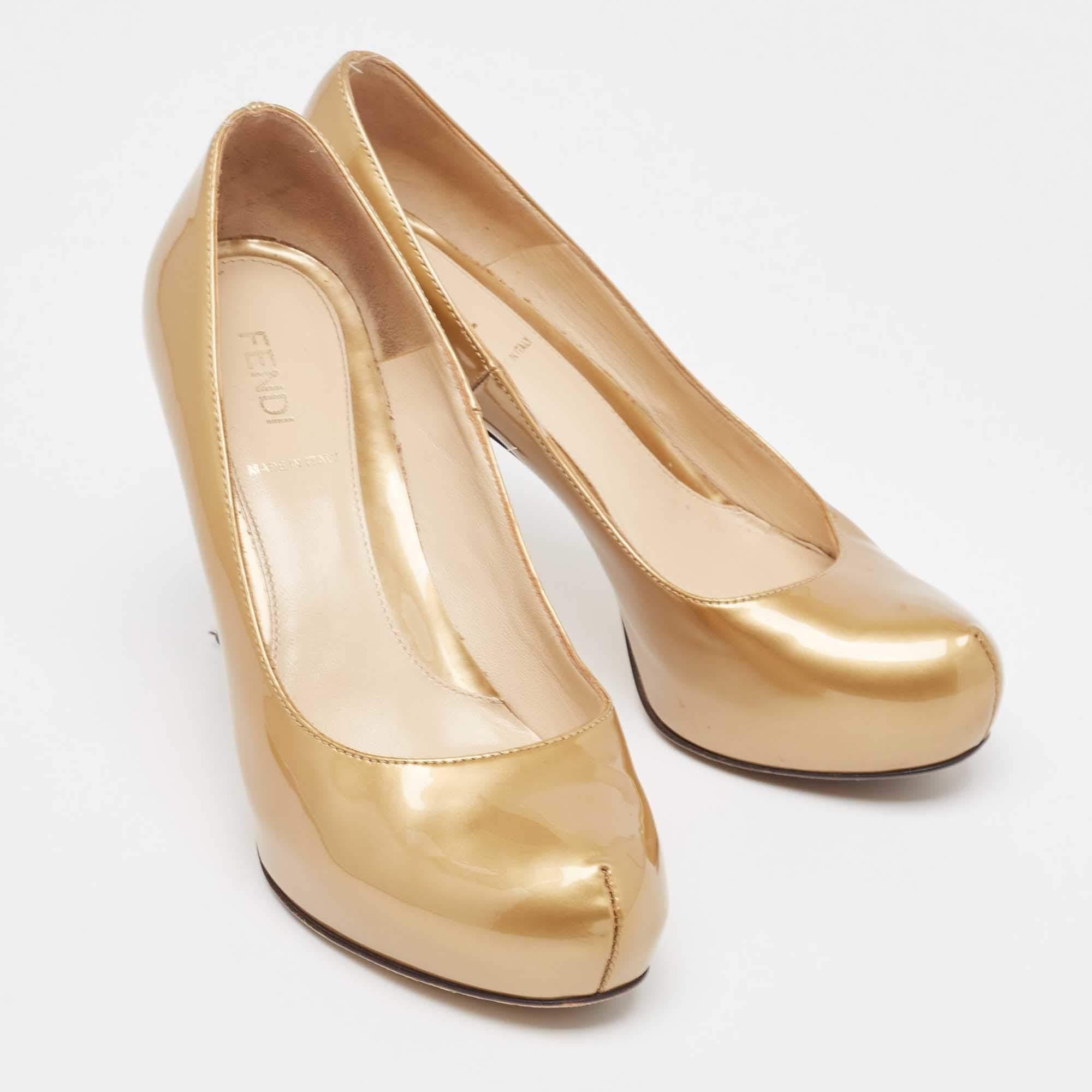 Women's Fendi Gold Patent Leather Platform Round Toe Pumps Size 35 For Sale