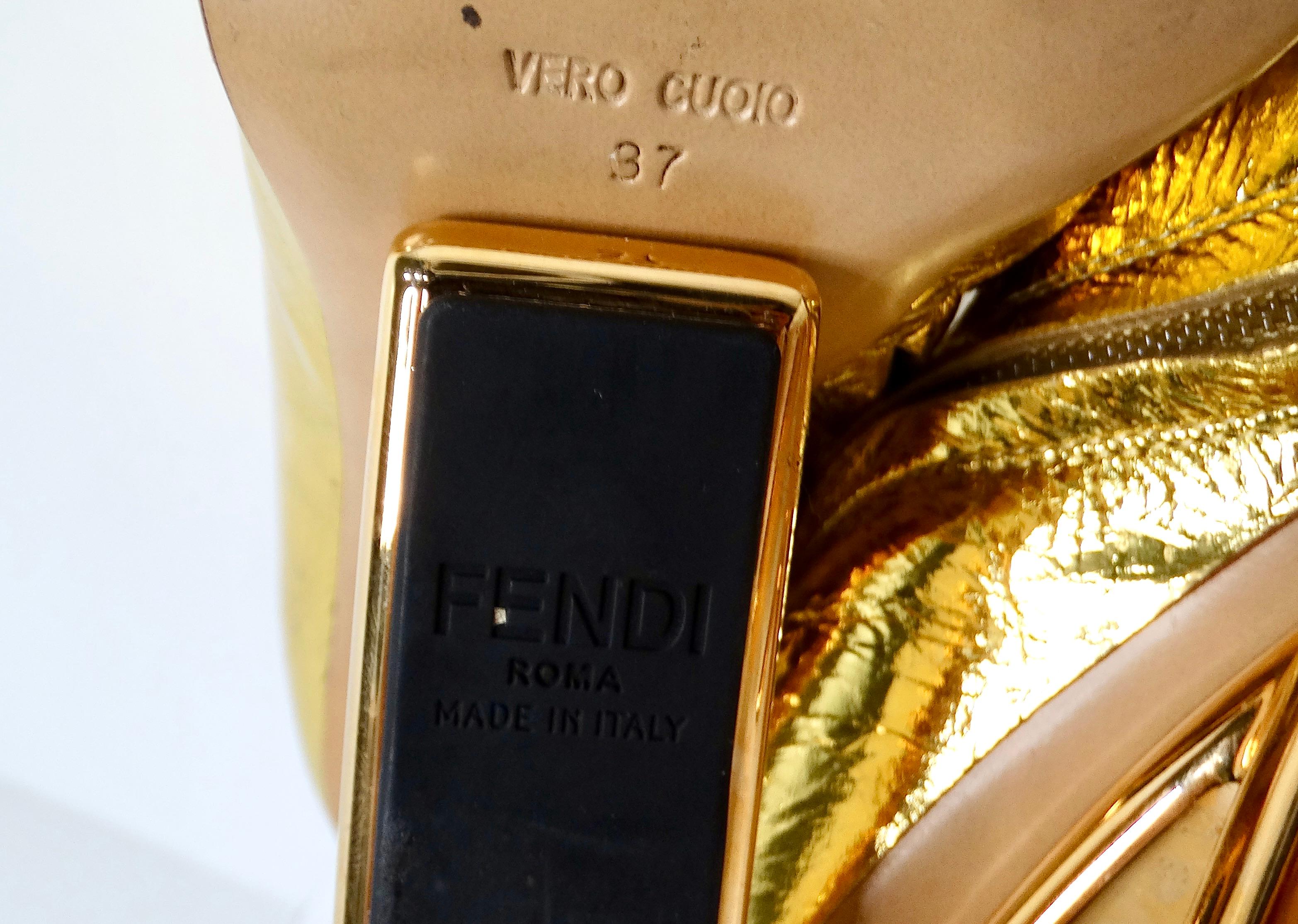 Botines Fendi Primera Fendi Napa Craquele Laminada Dorada en venta 4