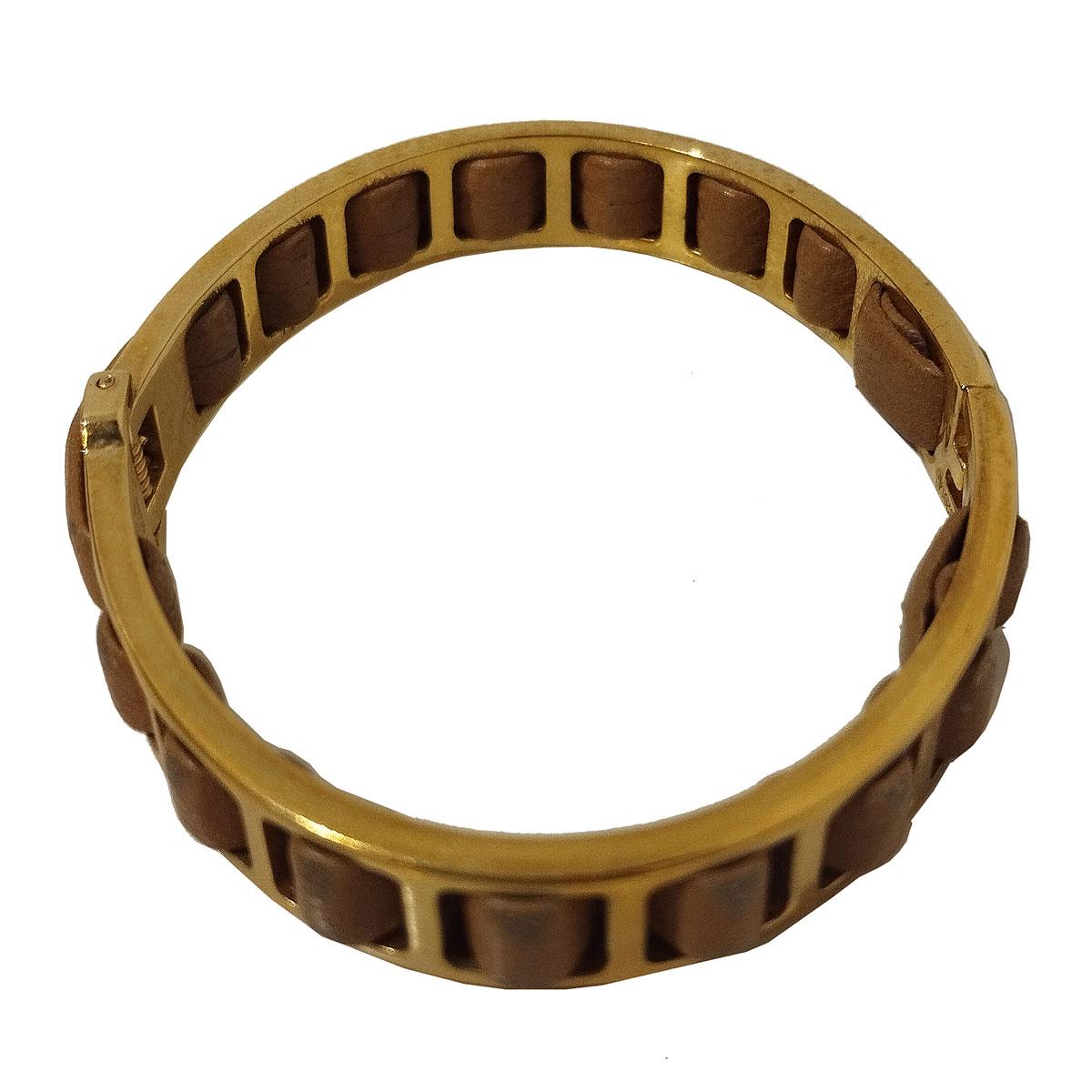 Very chic and iconic Fendi bracelet
Golden bracelet
Golden metal 
Cognac leather
FF Logo
Spring closure
Wrist size cm 15,5 (6,10 inches)
Used leather conditions
Worldwide express shipping included in the price 