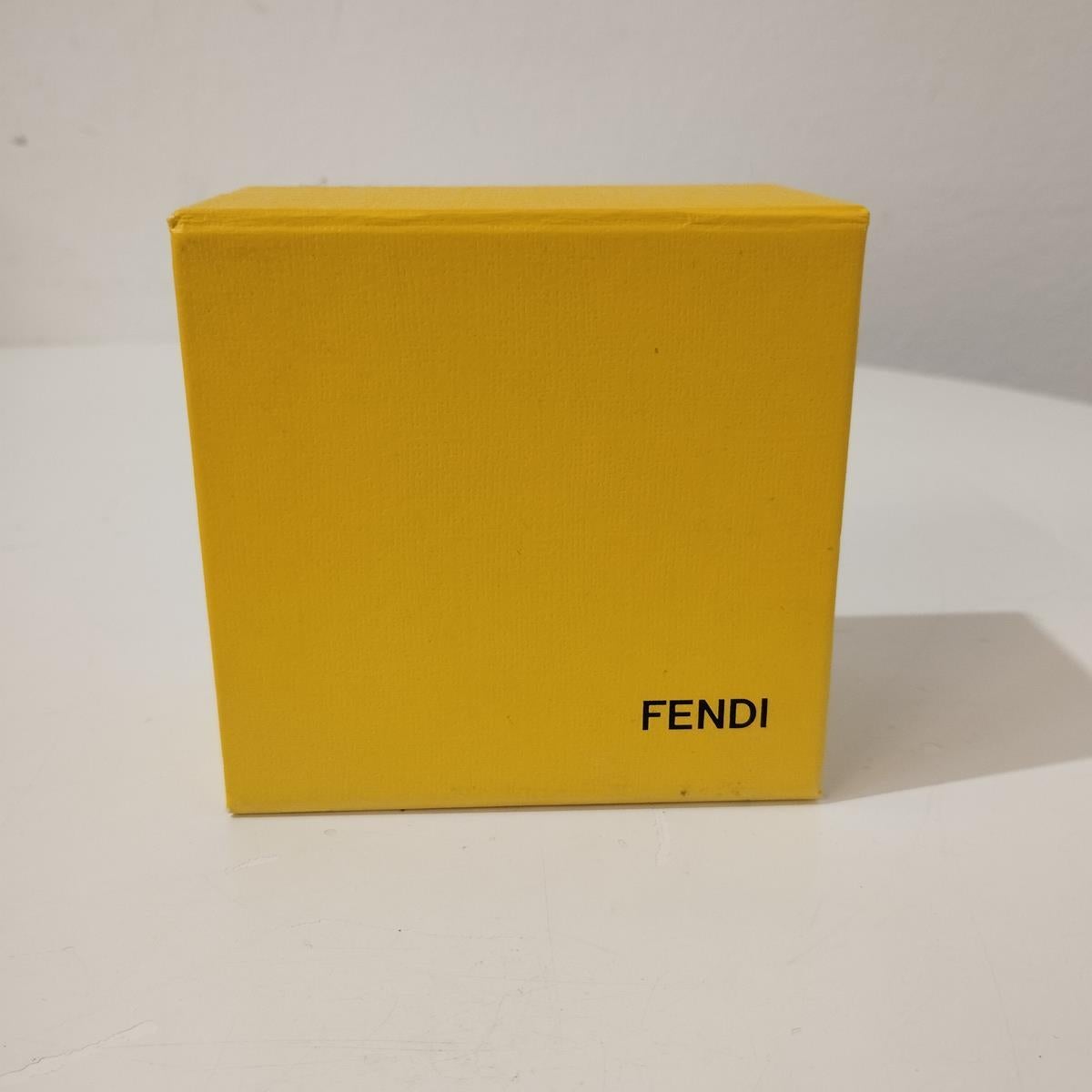 Pulsera dorada Fendi en venta 2