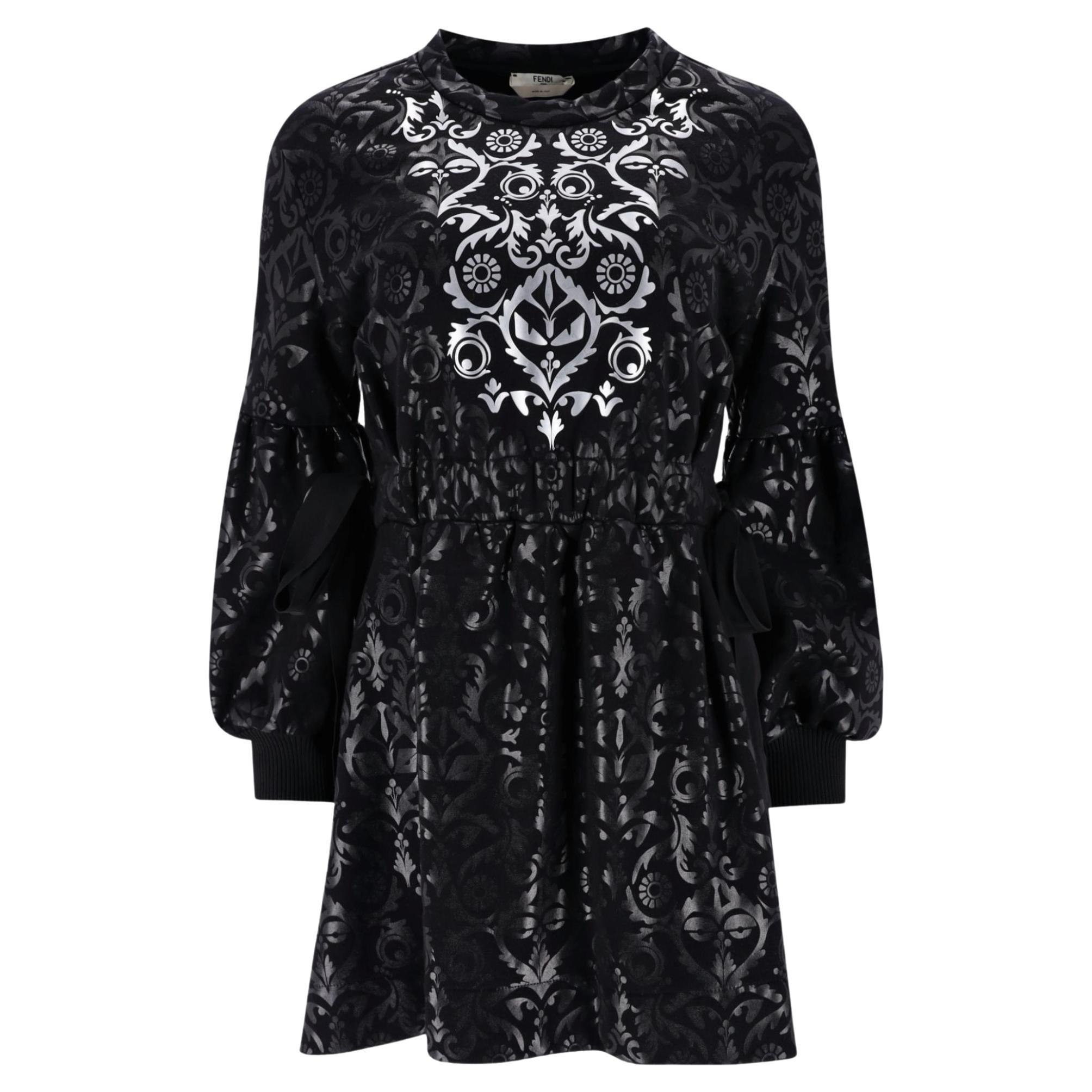 Fendi Gothic Print Verschönertes Kleid im Angebot