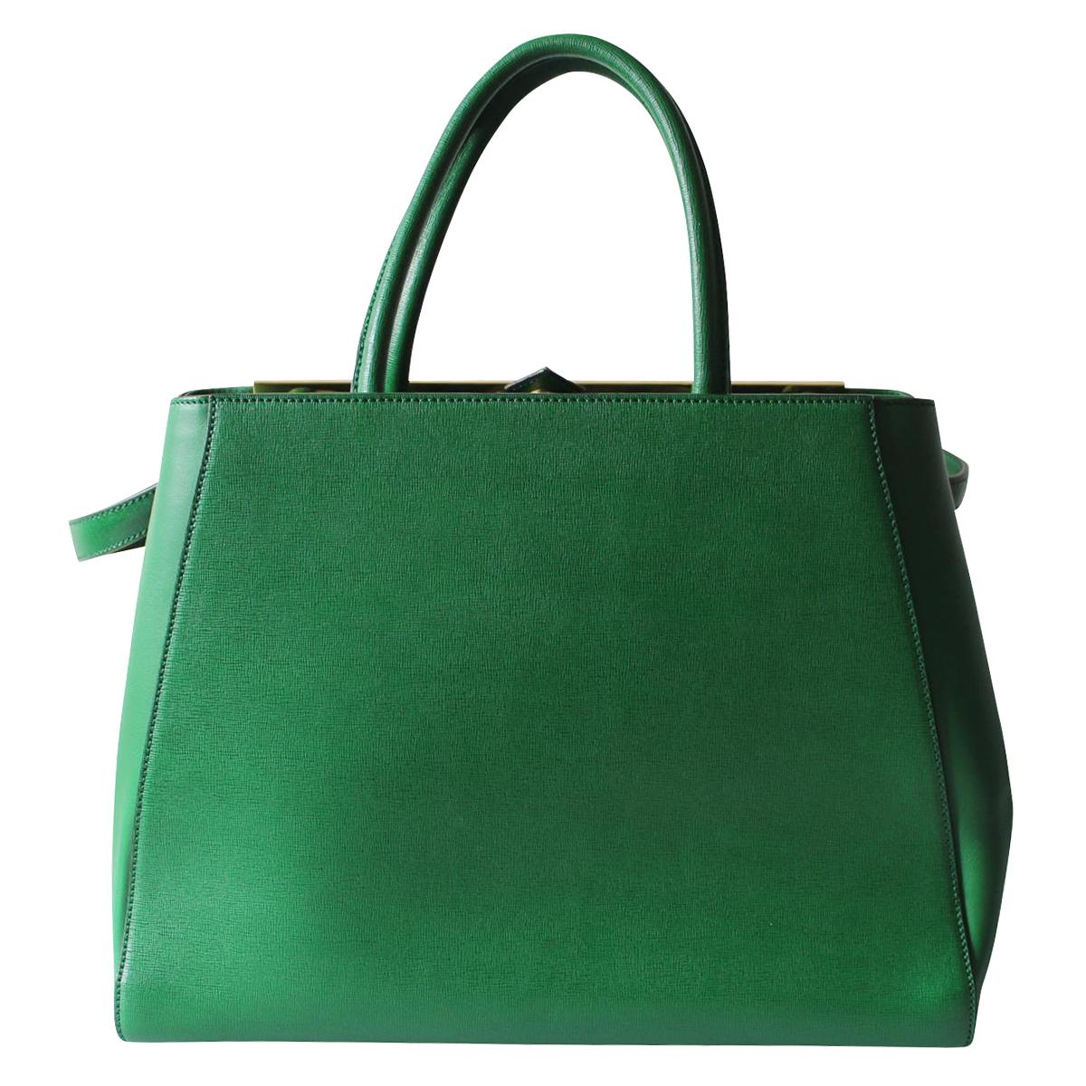 Super chic Fendi bag
Wonderful color
Saffiano leather
Green color
Double handle
Two compartments
Metal insert
Internal zip pocket
Additional two pockets
Can be carried crossbody too
Cm 35 x 28 x 14 (13.7 x 11 x 5.5 inches)
Dustbag included
Worldwide