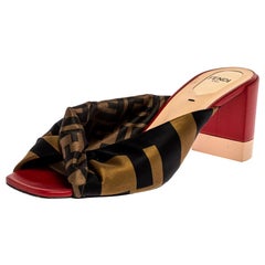 Fendi Grün/Schwarz Logo Print Satin Twist Knotted Open Toe Mules Größe 38.5