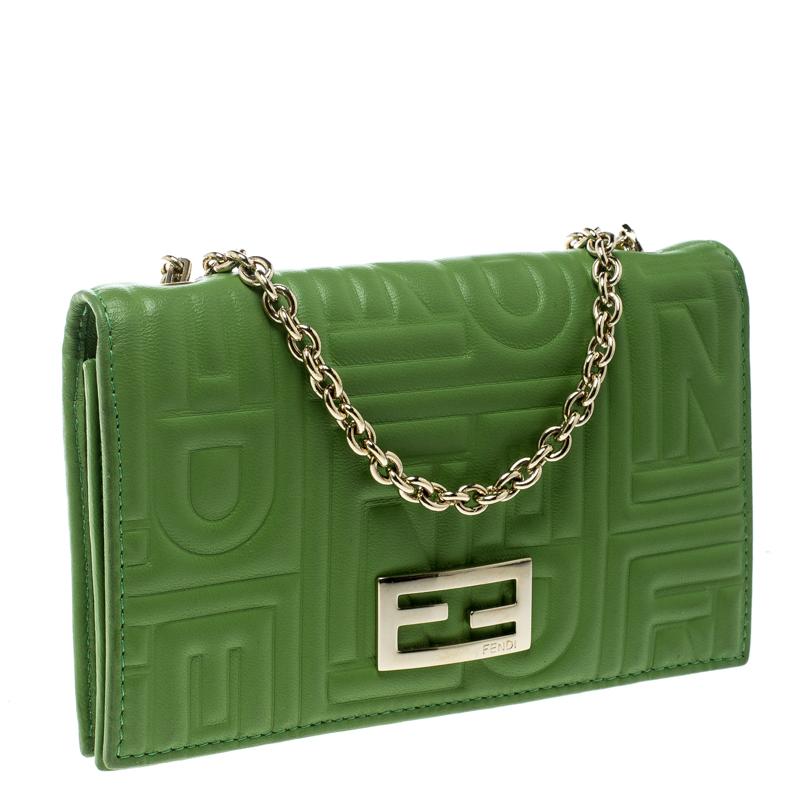 Fendi Green Embossed Leather Chain Wallet In Good Condition In Dubai, Al Qouz 2