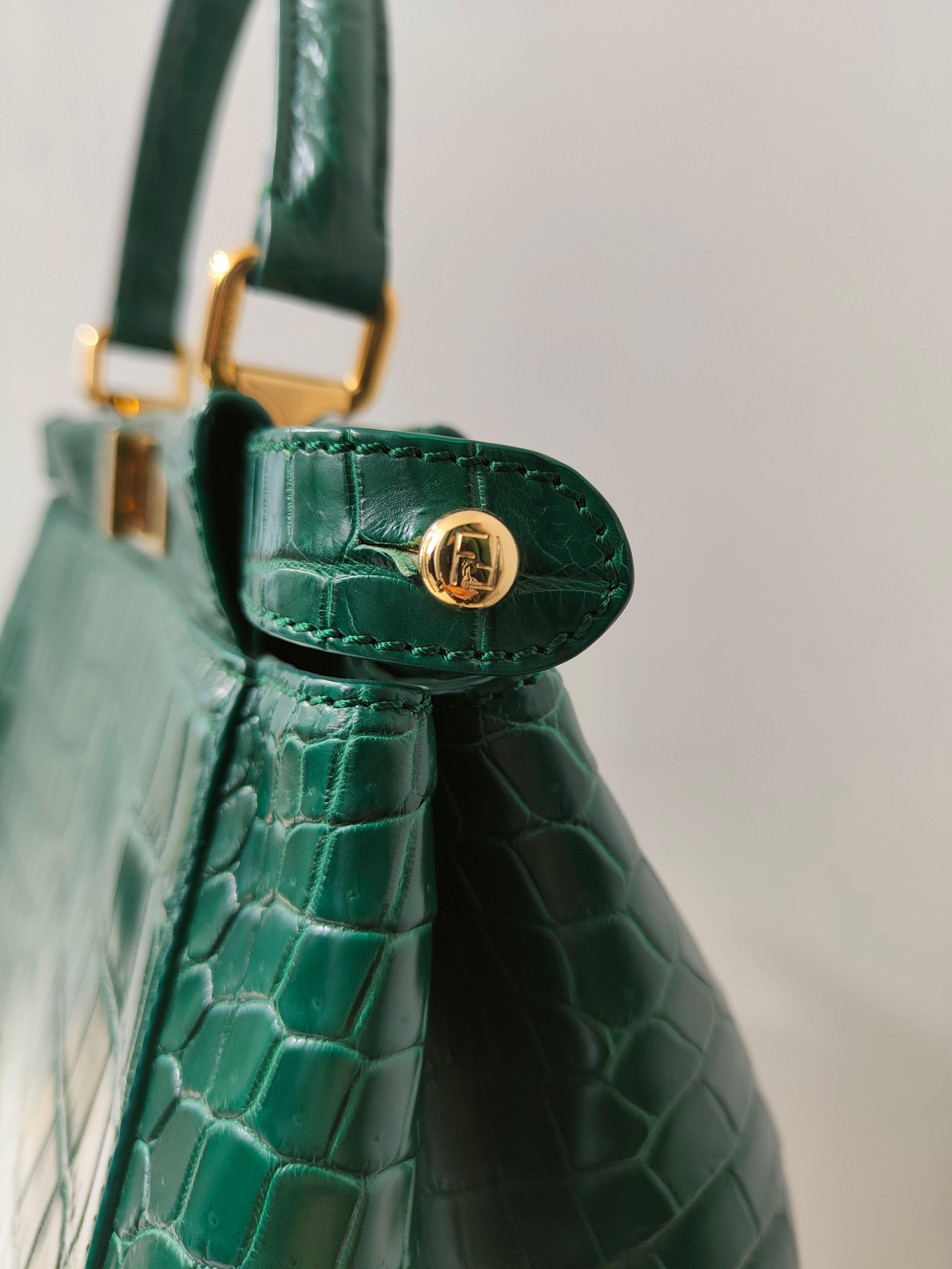 Women's or Men's Fendi green Emerald croco leather Peekaboo shoulder bag / handle bag For Sale