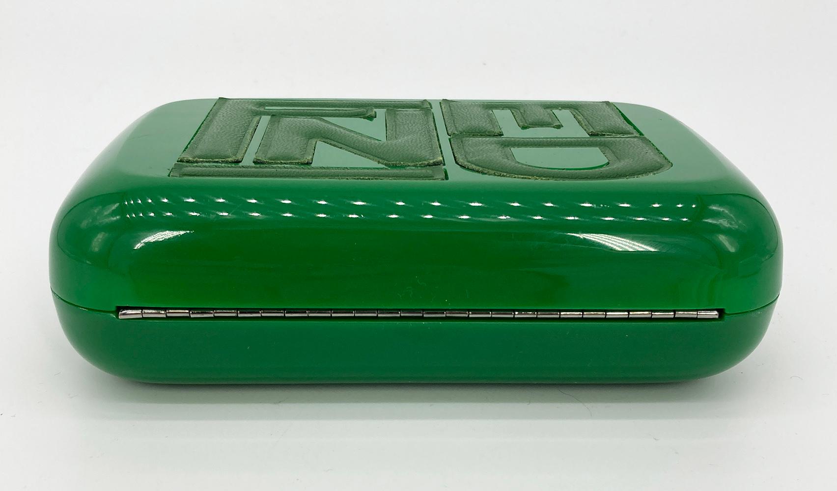 Fendi Grüne Logo-Box-Clutch Damen im Angebot
