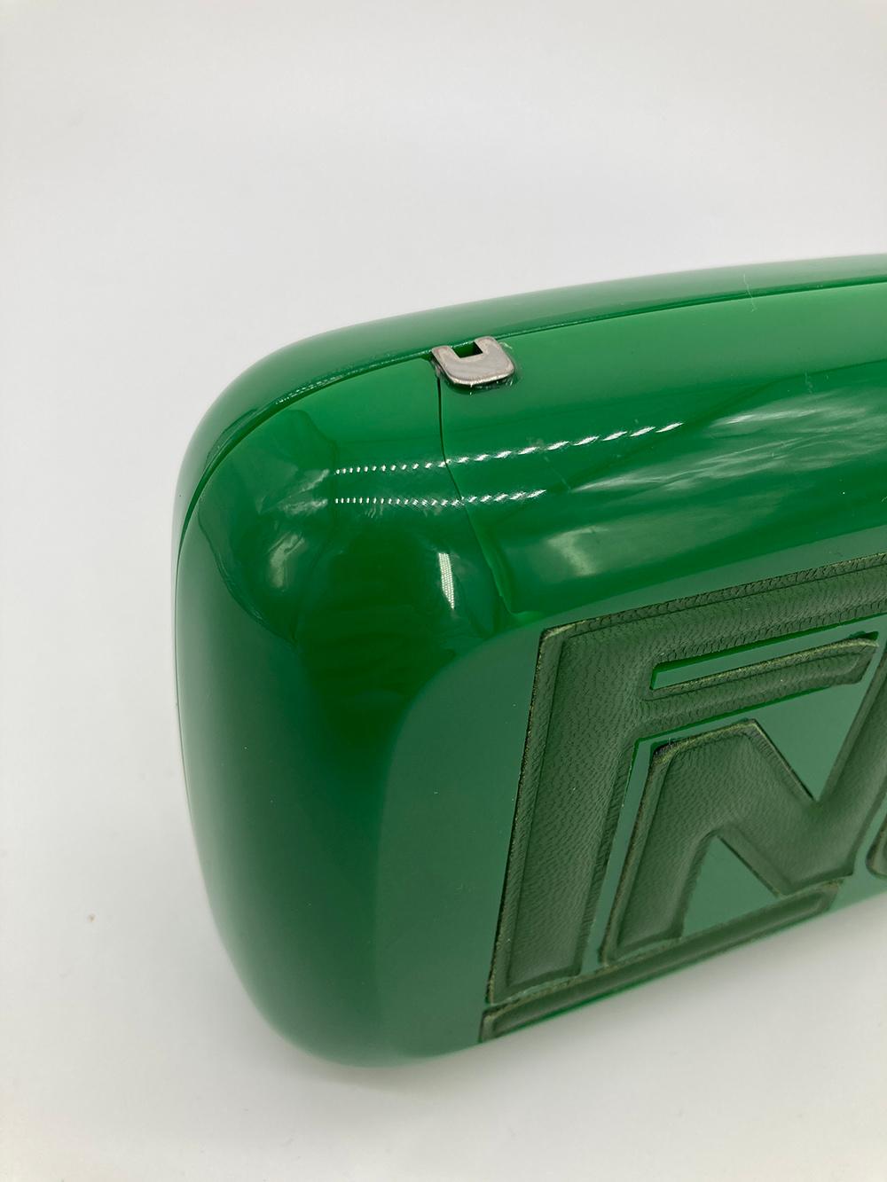Fendi Grüne Logo-Box-Clutch im Angebot 2