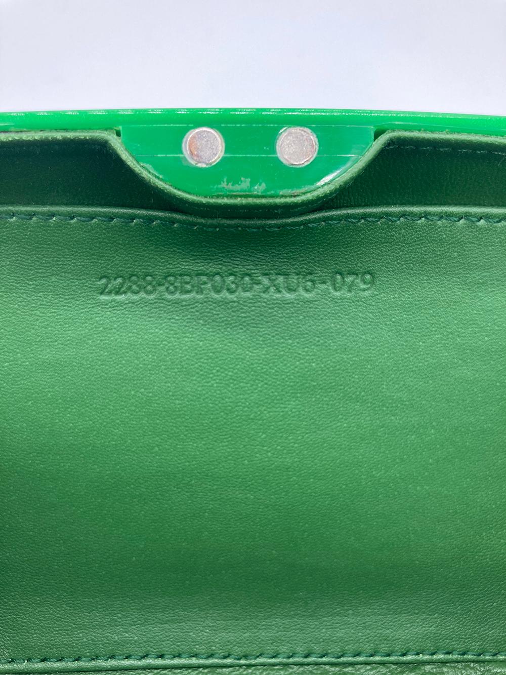 Fendi Grüne Logo-Box-Clutch im Angebot 5