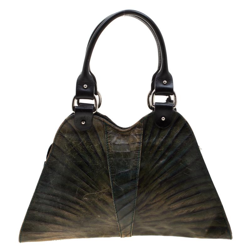 This Fendi creation is beautiful in so many ways. From its design to its structure, the shoulder bag exudes charm and high fashion. It flaunts a green leather exterior with a beguiling textured finish and two handles for you to swing it. The bag is