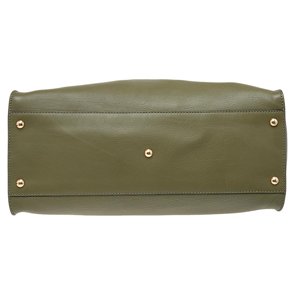 Fendi Green Leather Peekaboo Top Handle Bag In Good Condition In Dubai, Al Qouz 2