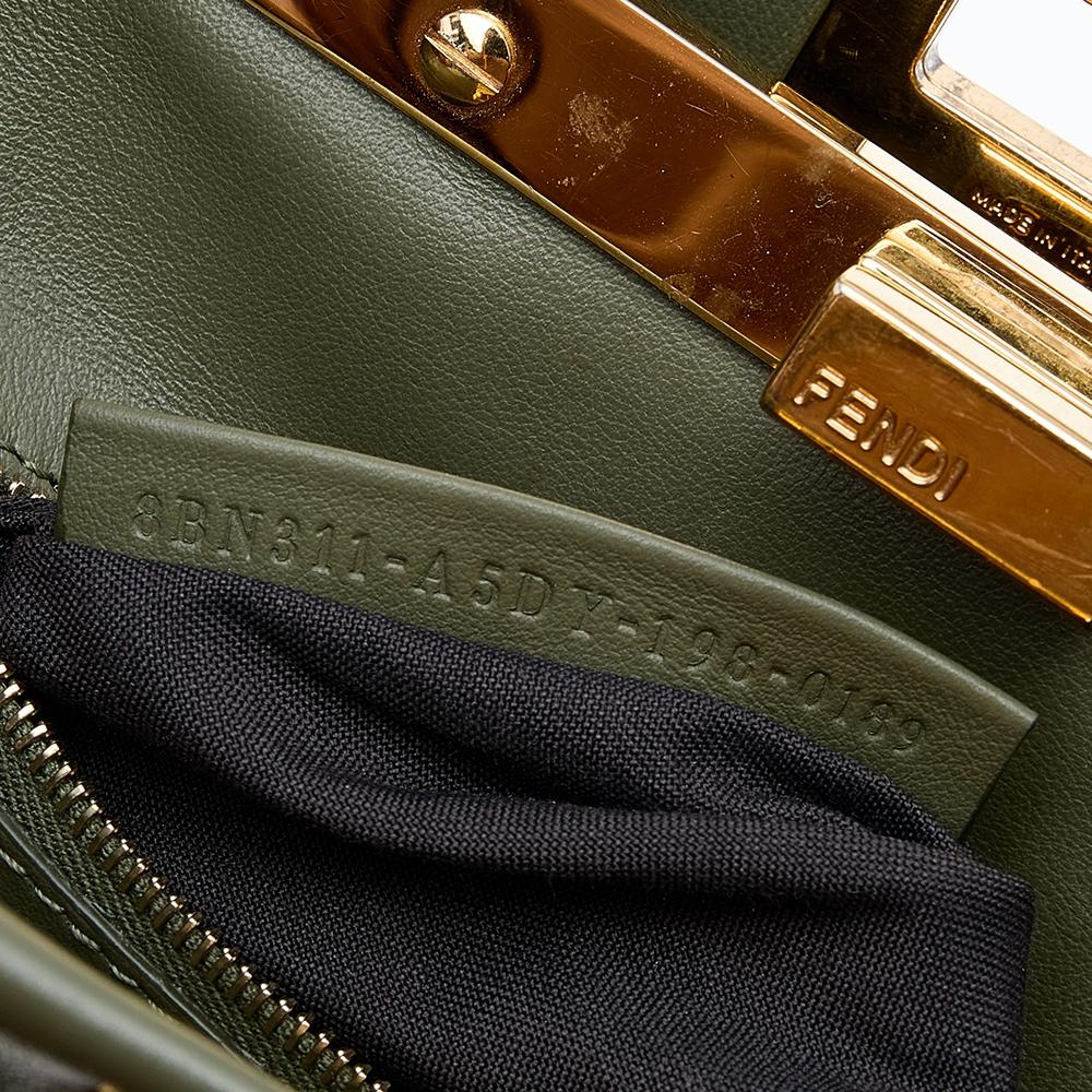 Fendi Green Leather Peekaboo Top Handle Bag In Good Condition In Dubai, Al Qouz 2