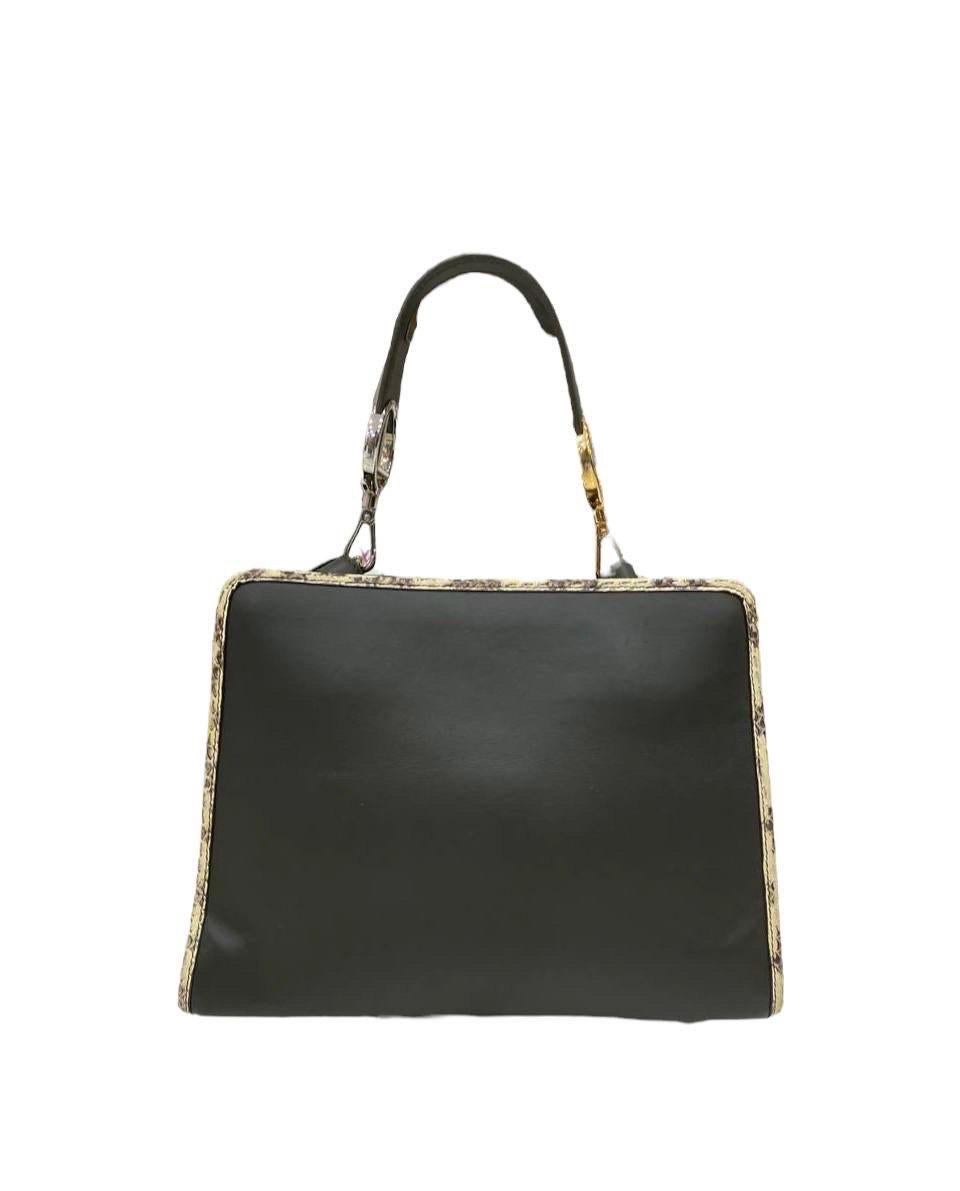 Fendi signed bag, Runway model, made of military green smooth leather with python inserts and golden hardware.
  Equipped with a magnetic hook closure, internally lined in mud-colored suede, quite roomy. 
 Equipped with a removable central handle