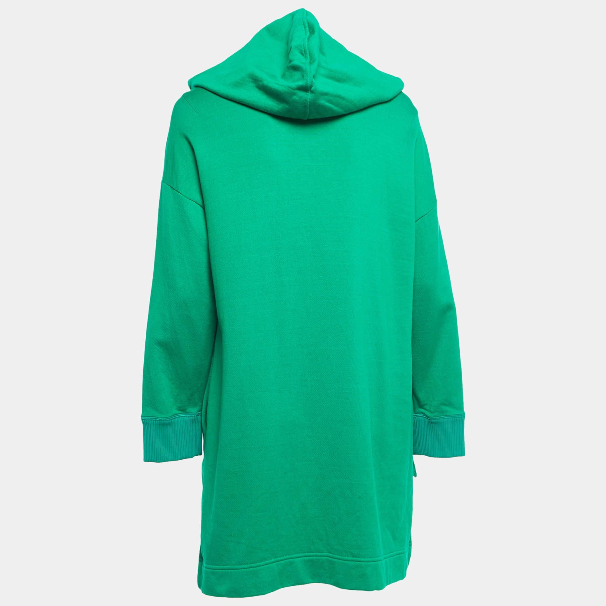 Whether you want to go out on casual outings with friends or just want to lounge around, this sweatshirt is a versatile piece and can be styled in many ways. It has been made using high-grade materials, and the creation will go well with basic denim