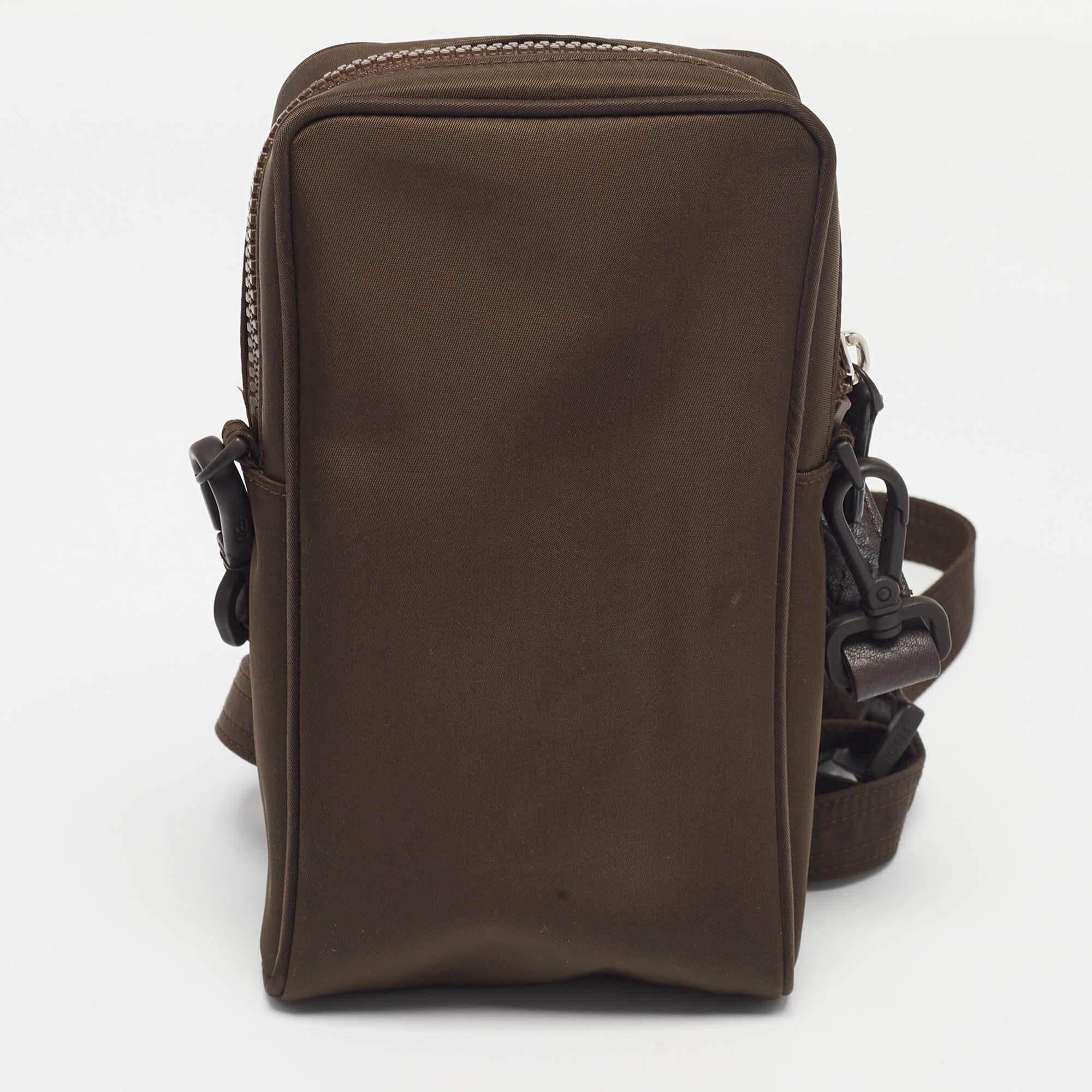 Fendi Green Nylon FF Phone Crossbody Bag In Excellent Condition In Dubai, Al Qouz 2