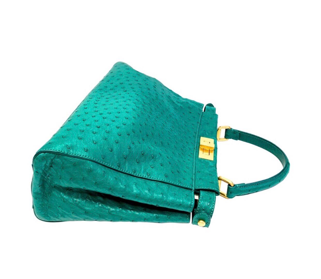 FENDI
Green Ostrich Leather Peekaboo
Perfect condition, dust-bag 
Medium handbag with two compartments divided by a stiff partition. Twist lock on both sides. Lined interior with double pocket. Single handle and thin adjustable, detachable