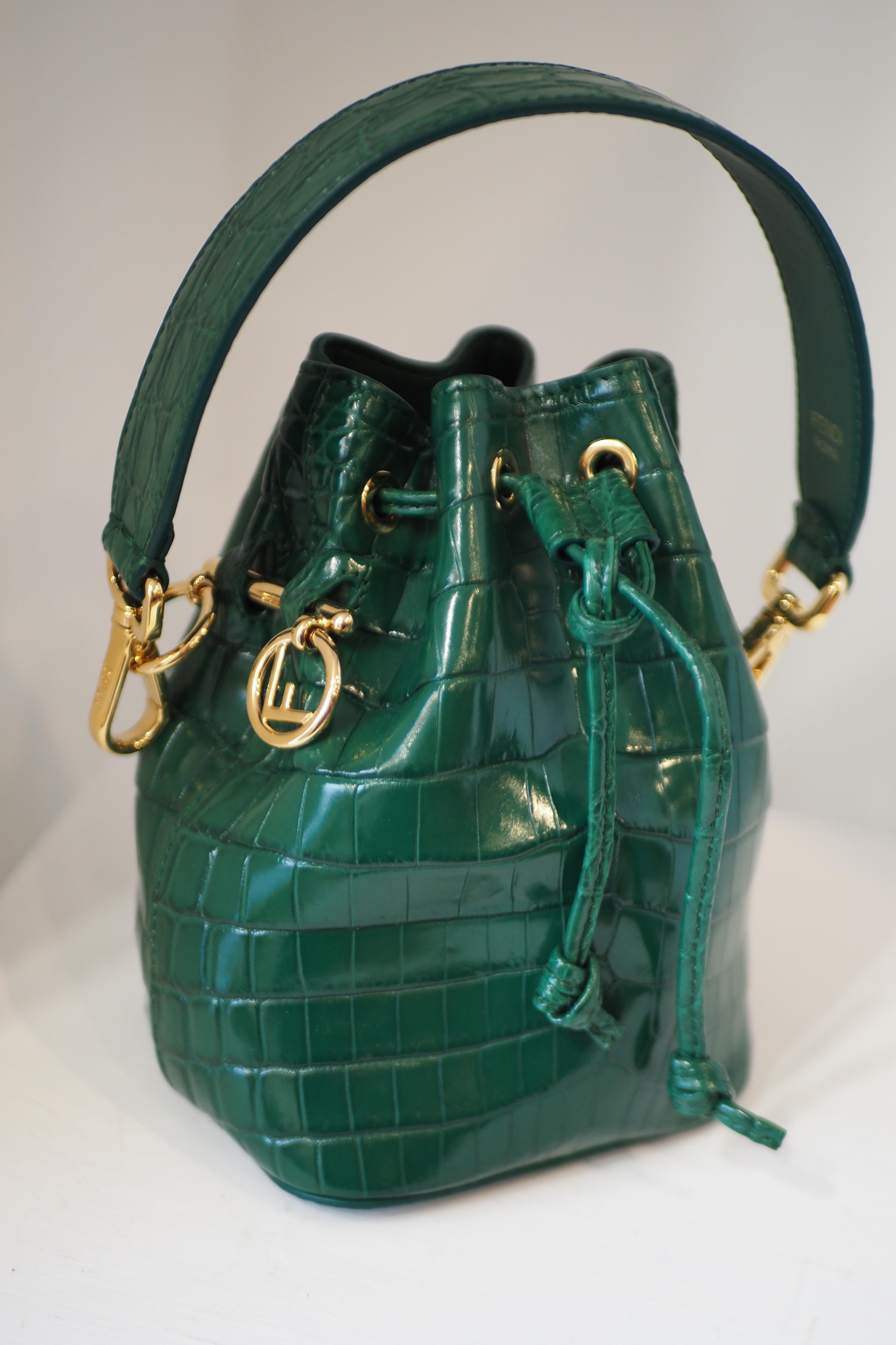 Women's or Men's Fendi green satchel bag For Sale