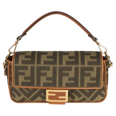 Bolso Baguette mediano de Fendi, de lona verde y marrón claro con bordado FF