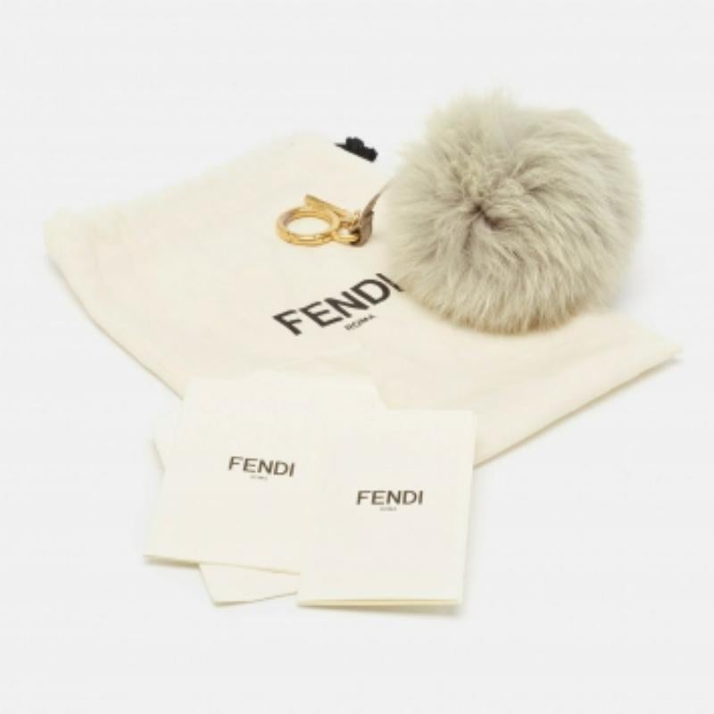 Fendi Grau Pelz und Leder Pom Pom Tasche Charme im Angebot 1
