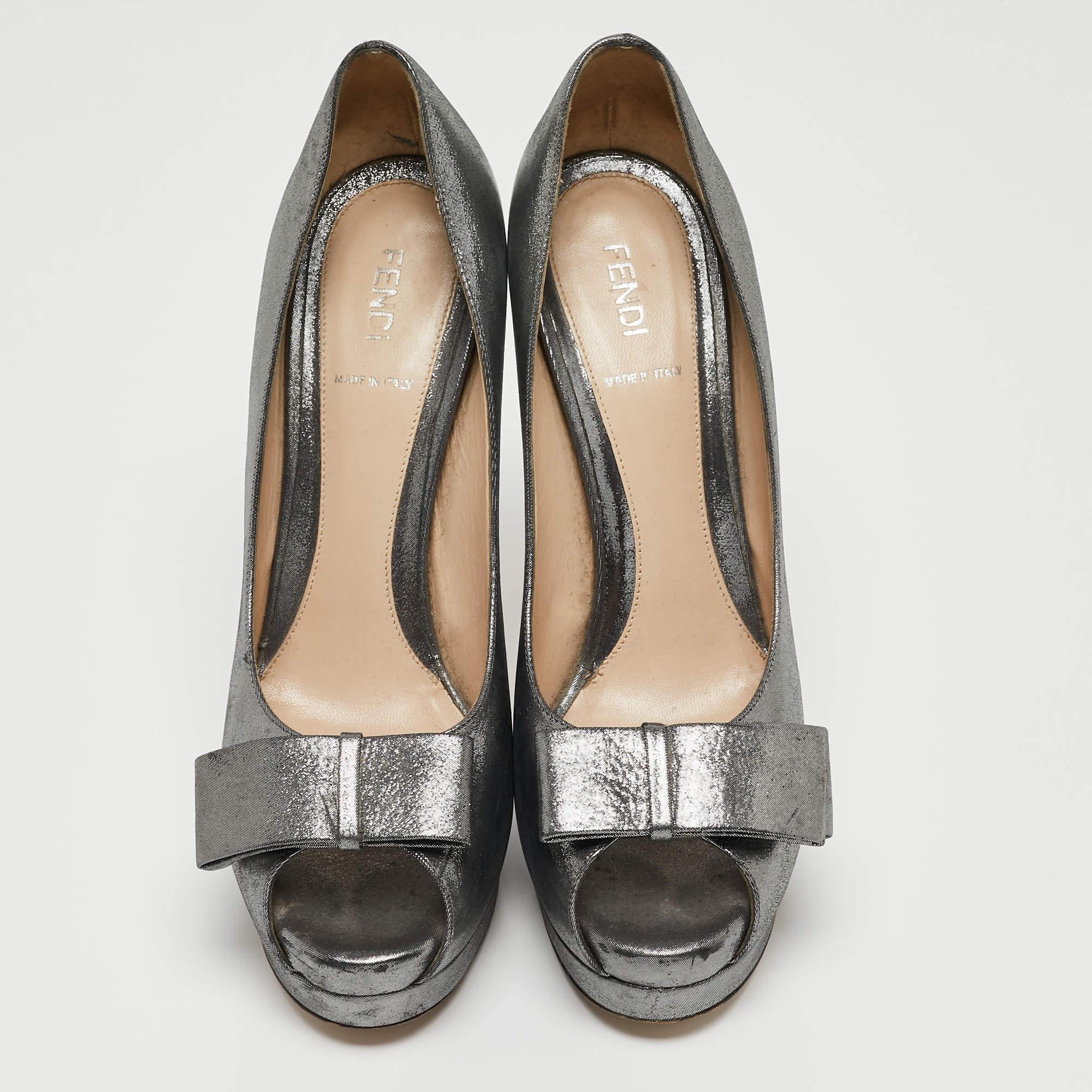 Fendi - Escarpins à plateforme en cuir gris avec nœud Taille 40 Excellent état - En vente à Dubai, Al Qouz 2