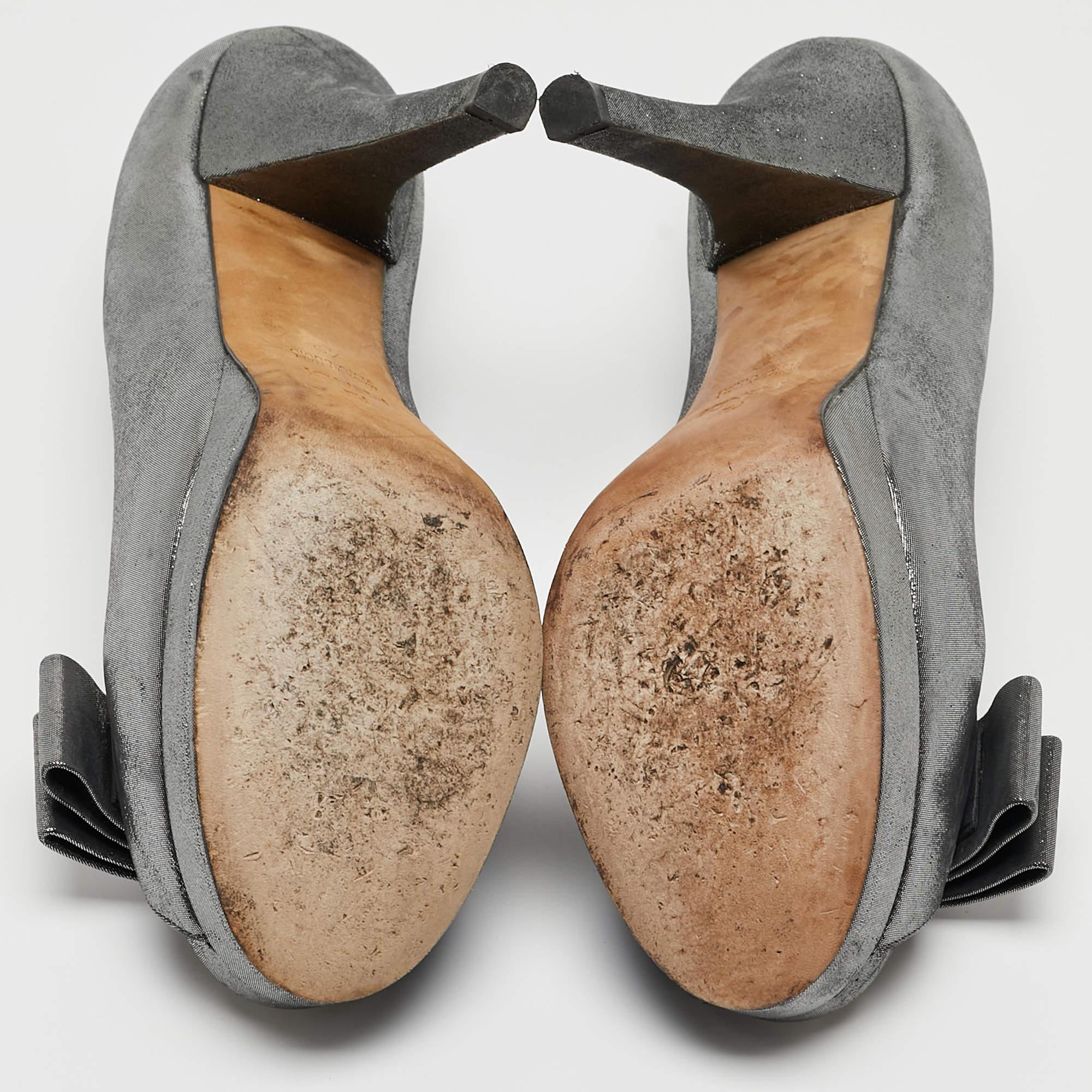 Fendi - Escarpins à plateforme en cuir gris avec nœud Taille 40 en vente 2