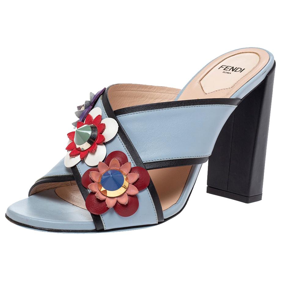 These sandals from Fendi will lend a stylish and playful edge to your feet. These slides are a high-end fashion item that you need to own now. These Flowerland sandals have been crafted from grey leather, they flaunt open toes, cross straps at the