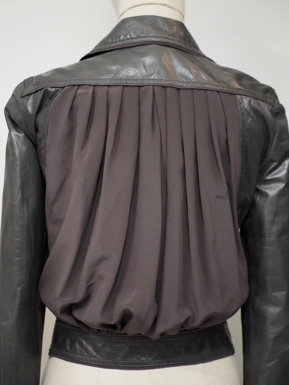 Fendi grey leather jacket totally made in Italy in size 38
Embellished on the back with silk
