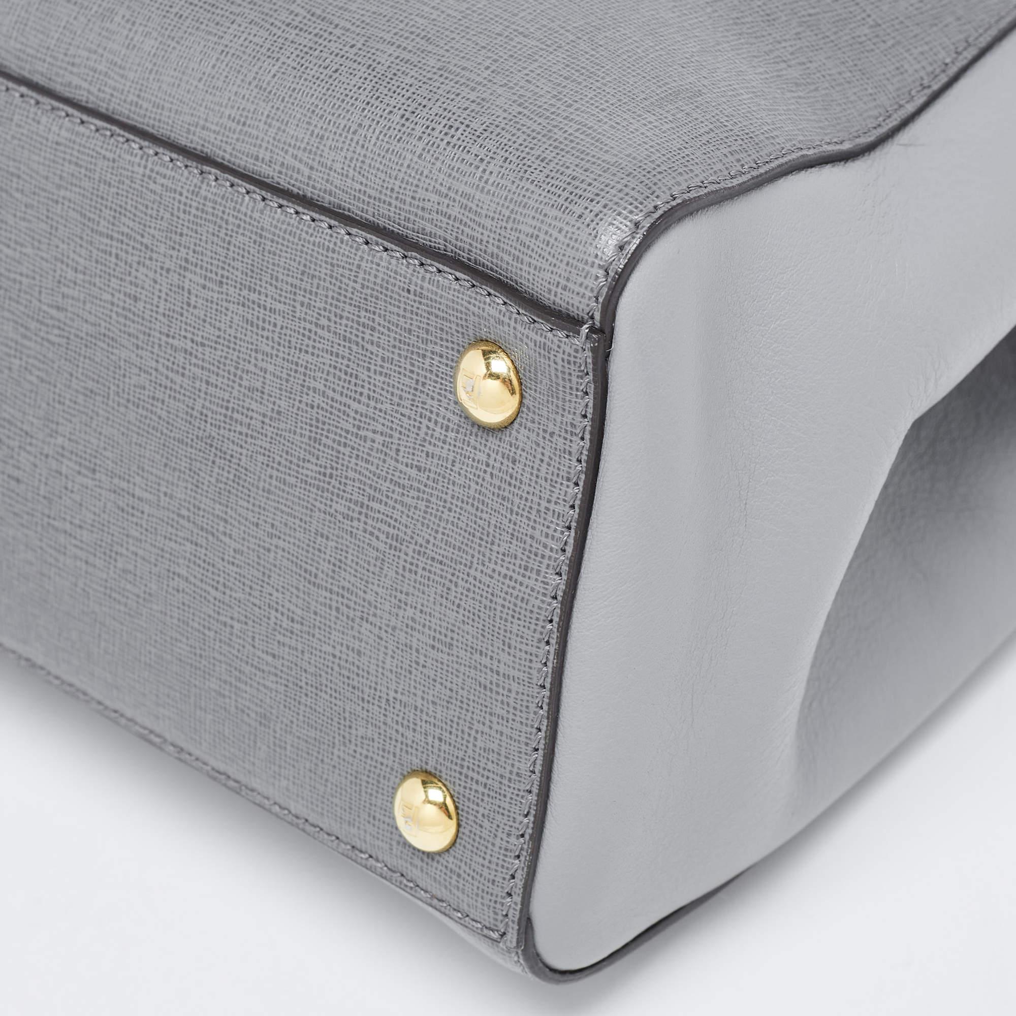 Fourre-tout Mini 2Jours en cuir gris de Fendi en vente 2